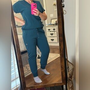 WonderWink Aero Modern Fit Scrub set in Caribbean blue